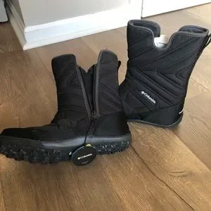 NEVER WORN Columbia Youth Black Winter Boots Amazon.com: Columbia Youth Unisex Snowtrot Mid, Black/Sea  main image 3